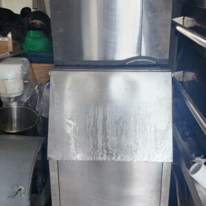 Ice Maker merk GEA hasil es cube 100kg/hari